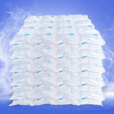 Stacked 28mm dry ice sheets—uniform, dense CO₂ cooling panels ideal for medical storage, food preservation, logistics, and industrial applications